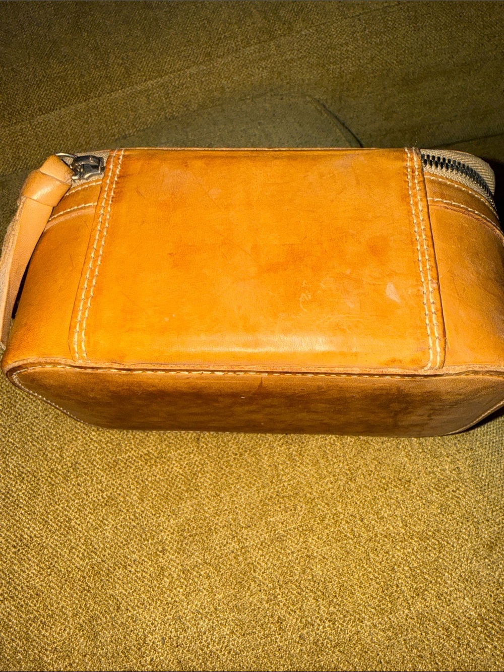 Consuela Diego Small Traincase with Colorful Handle - Picture 3 of 8